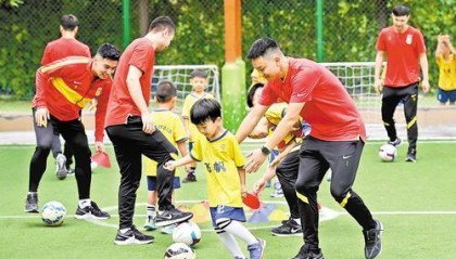 九游娱乐登录入口-小学校园来了国家队